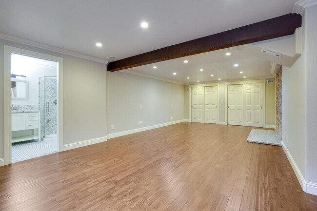 Building Photo - 1262 Edgewood Rd