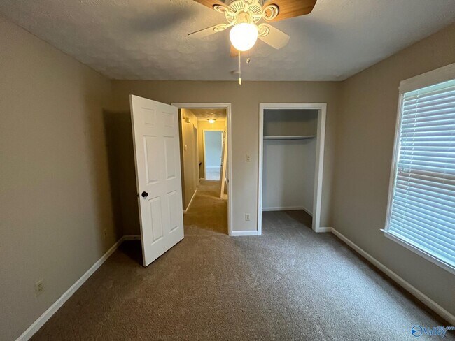 Building Photo - 2006 Lancaster Ave SW