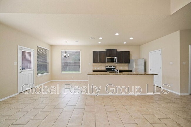 Building Photo - 437 Kings Way