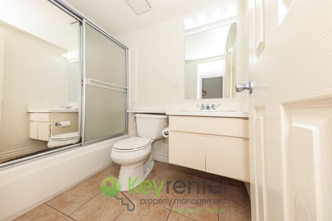 Building Photo - Exclusive Newport Terrace Condos - Trails to the Beach!