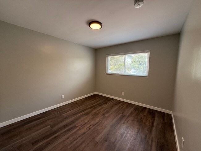 Building Photo - Centrally Located Single Story Updated Home