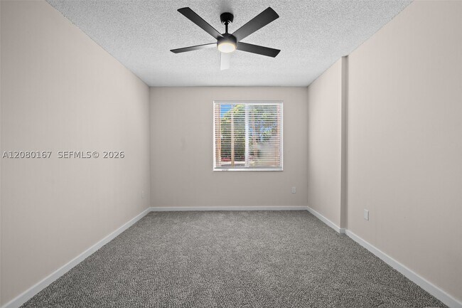 Building Photo - 6992 SW 39th St