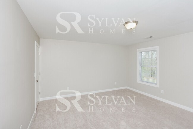 Building Photo - The living is easy in this lovely 5 bedroo...
