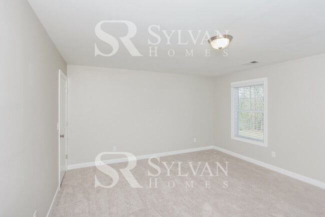 Building Photo - The living is easy in this lovely 5 bedroom, 2.5 bathroom home