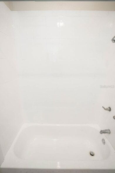 Building Photo - 409 E Jean St