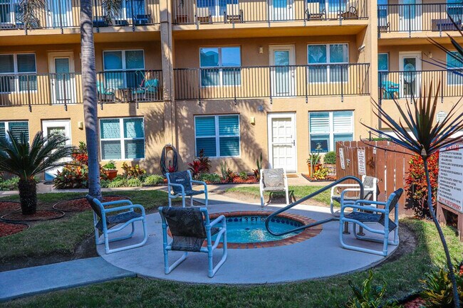 Building Photo - 115 E Coronado Dr