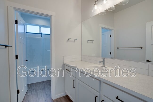 Building Photo - 2172 W Camus Dr