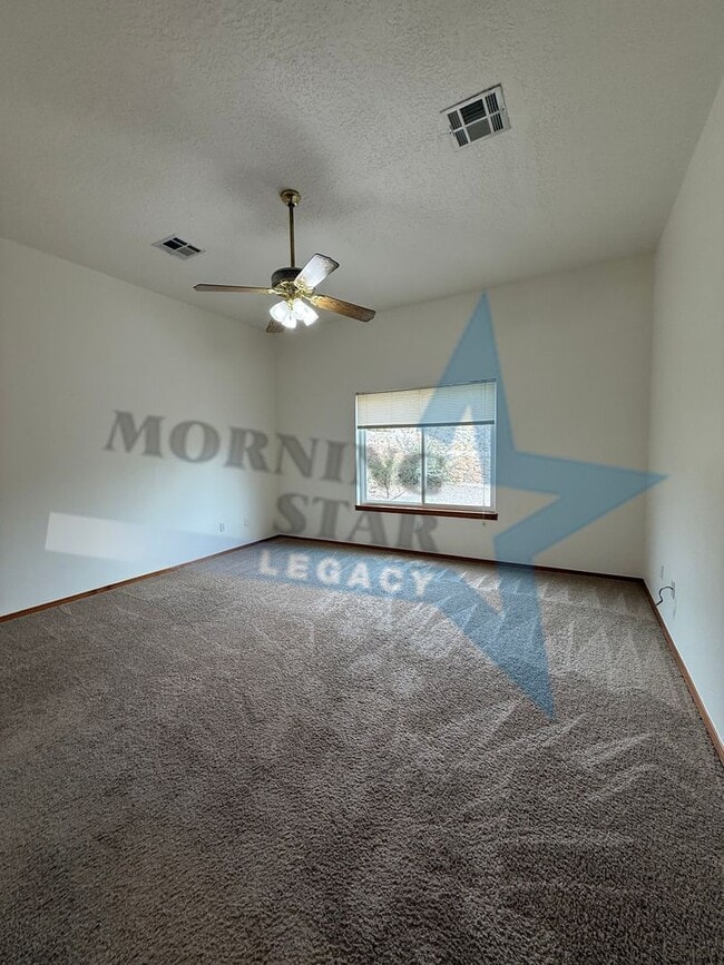 Building Photo - Move-in Special! Charming Home with Mountain Views!