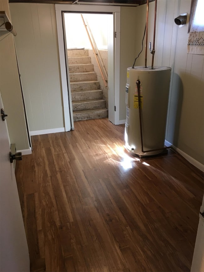 Building Photo - 1044 College St N