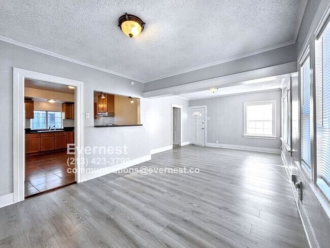Building Photo - Charming 2-Bedroom Home with Garage and Ba...