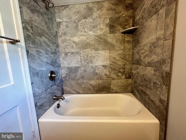 Building Photo - 410 North St