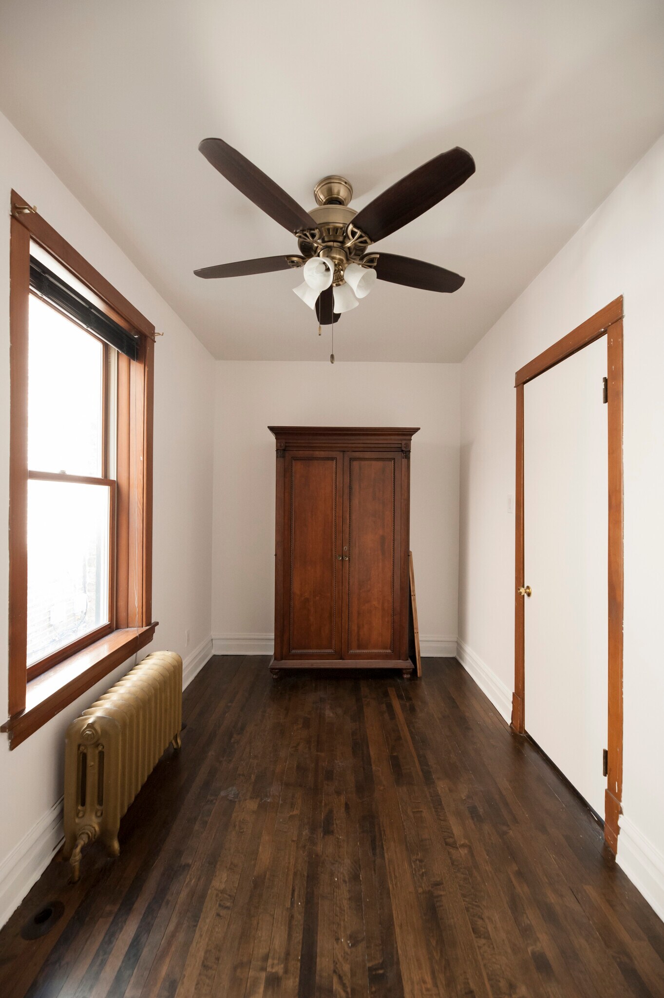 Bedroom 2 facing north - 2250 W Addison St