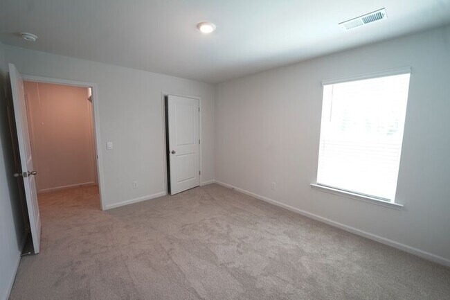 Building Photo - 156 Kraft Kove