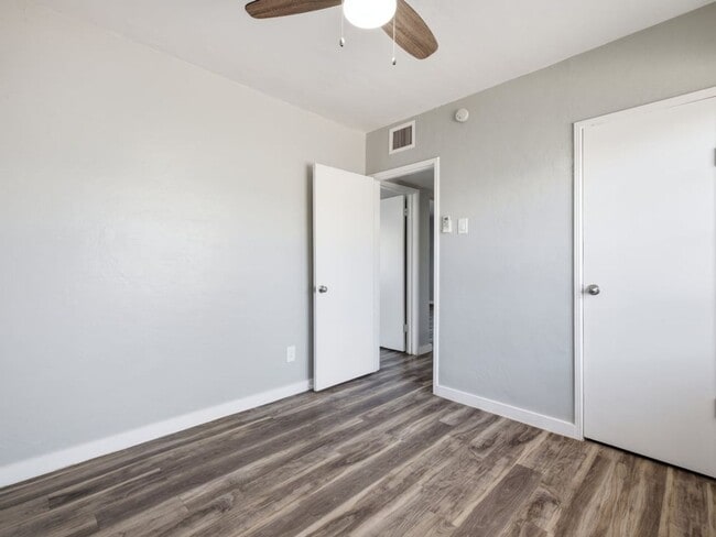 Building Photo - 2 Bedroom 1 Bathroom