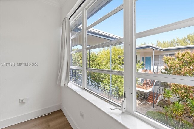 Building Photo - 4710 Pine Tree Dr