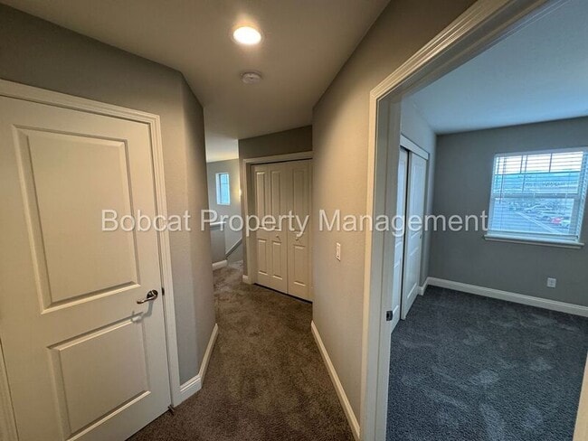 Building Photo - 1399 Handelin Rd
