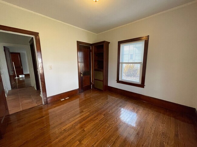 Building Photo - 25 S Onota St