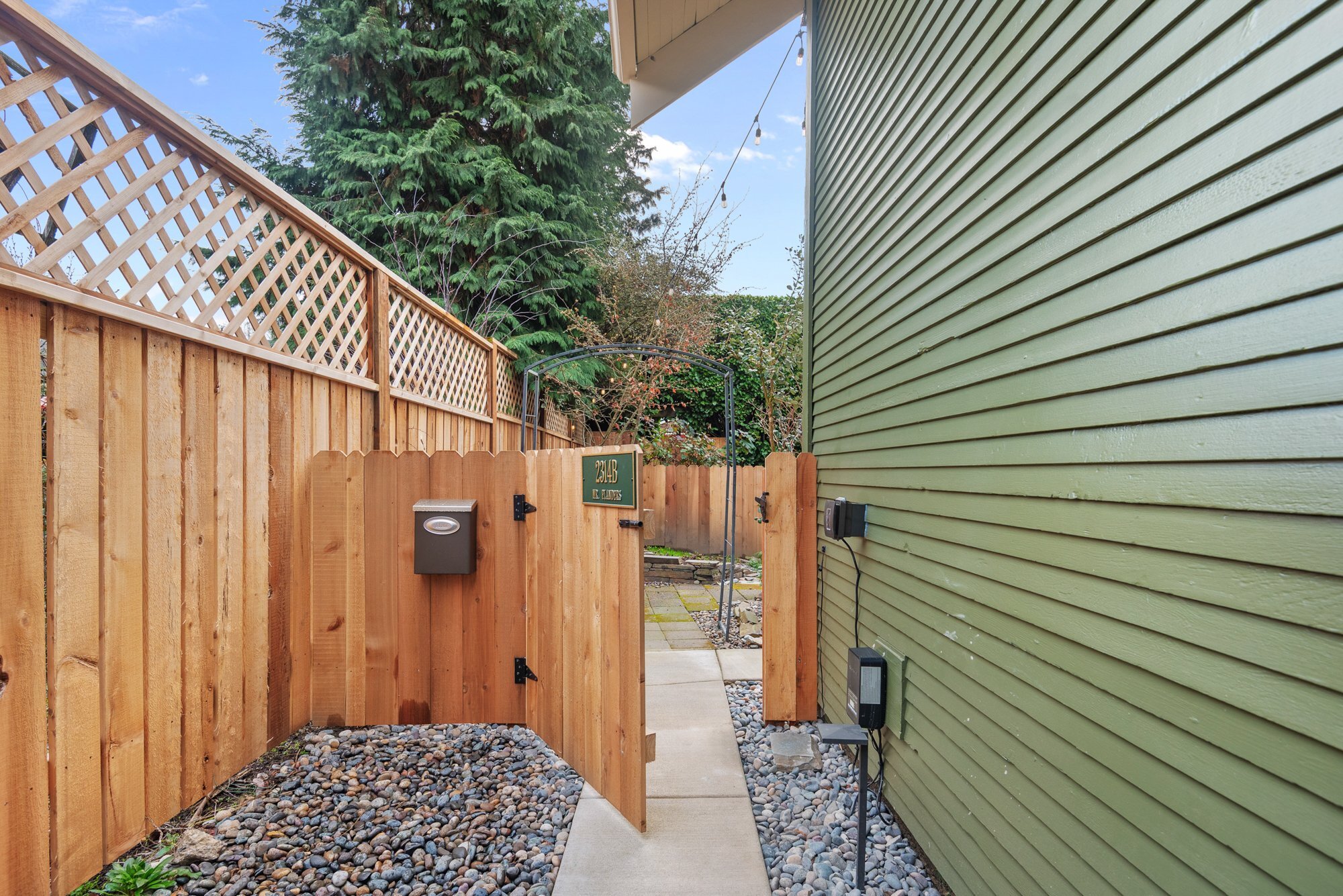 Building Photo - 2314 NE Flanders St