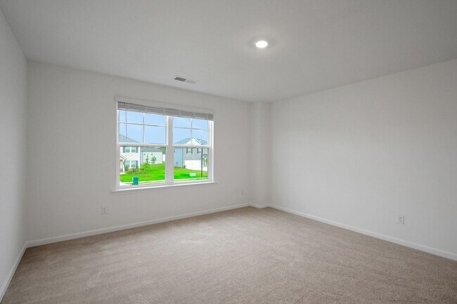 Building Photo - Stunning 4BR House in Hampton