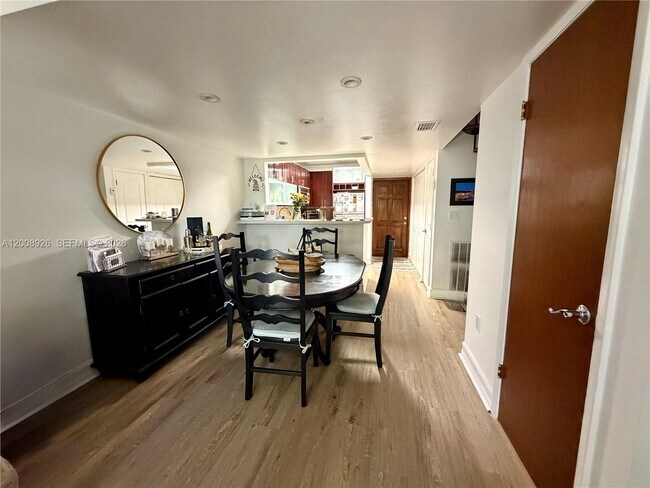 Building Photo - 3225 Bird Ave