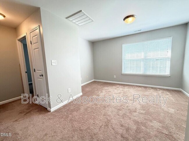 Building Photo - 420 Cline Falls Dr