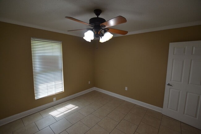 Building Photo - Must See!  Beautifully remodeled 3 bedroom, 2 bath home in Park Forest - Oakcrest Subdv