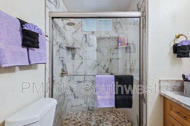 Building Photo - 437 Riverfront Dr