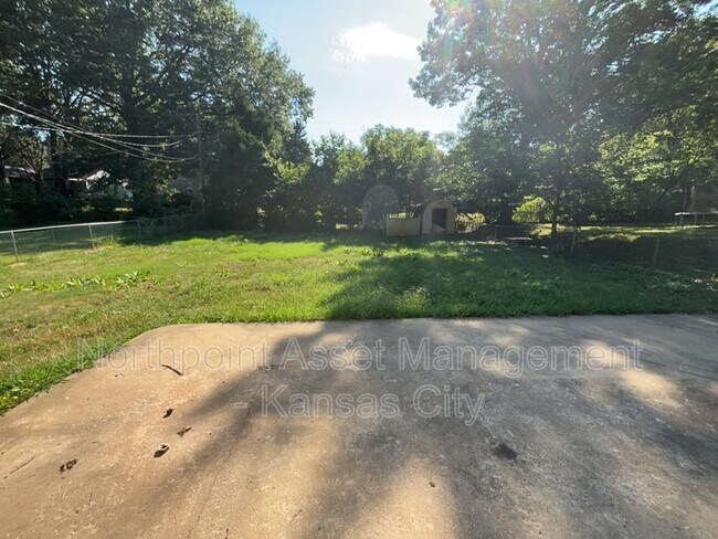 Building Photo - 5733 Cedar Ave