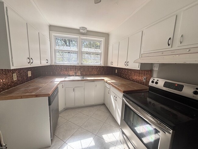 Building Photo - Forest Acres 3 Bedroom 2 Bath