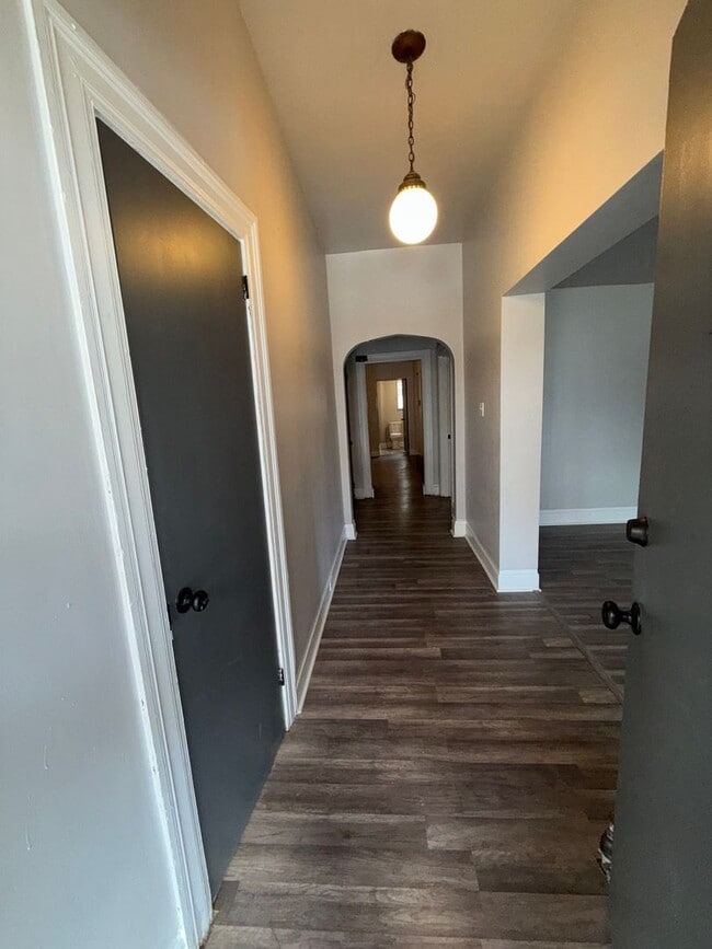 Building Photo - 826 Collins St