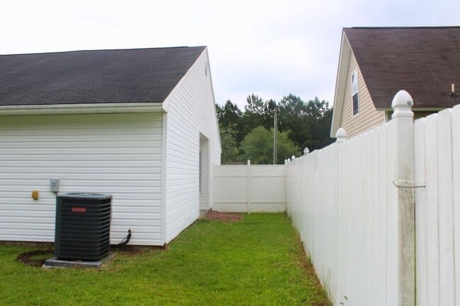 Building Photo - 132 Bluelake Blvd