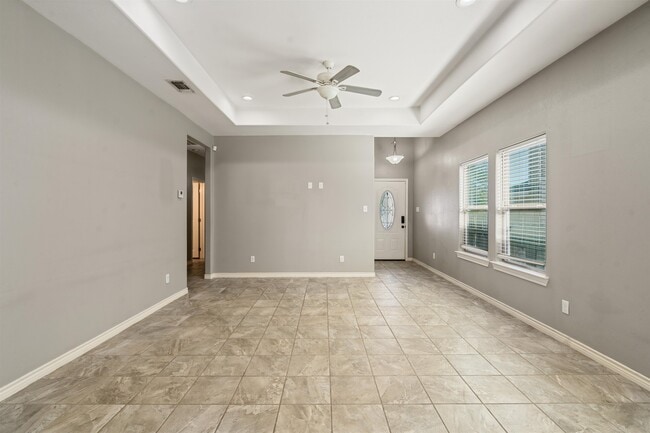 Building Photo - 1013 Tesoro Hills
