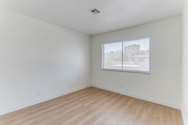 Building Photo - SPACIOUS 3BEDROOM TOWNHOUSE IN 89103 * COMING SOON *
