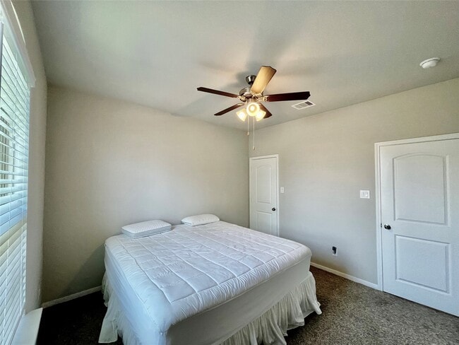 Building Photo - 23511 Villatora Dr