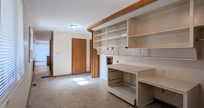 Building Photo - Spacious 3-Bedroom, 2-Bathroom Home