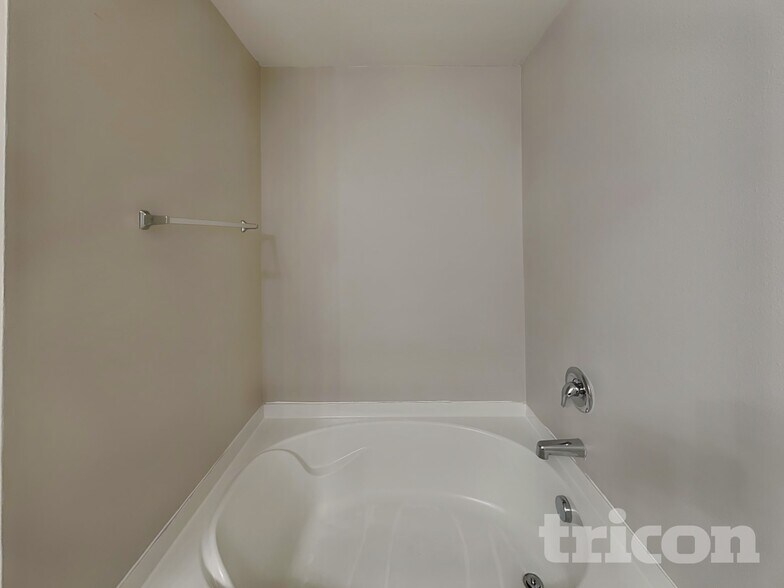 Building Photo - 2640 Cider Ridge Rd