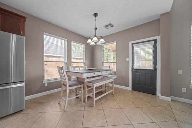 Building Photo - 2413 Quiet Arbor Ln