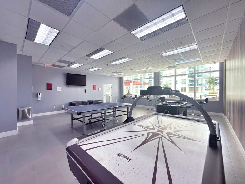 Building Photo - 1200 Brickell Bay Dr