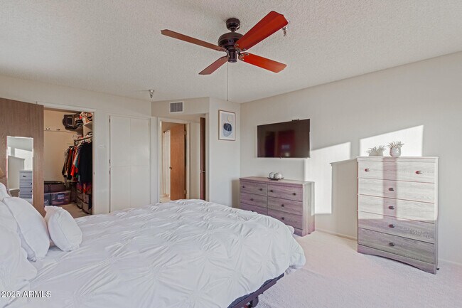 Building Photo - 425 S Parkcrest