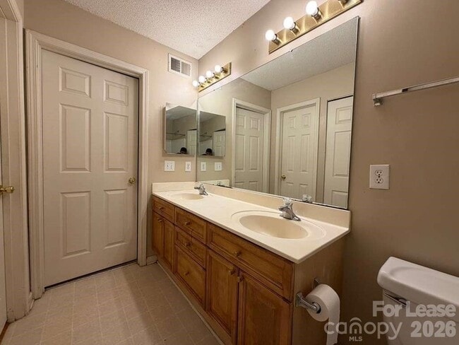 Building Photo - 6007 Cougar Ln