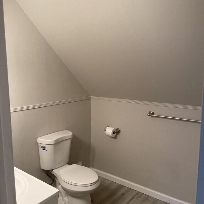 Building Photo - 105 Carlisle St