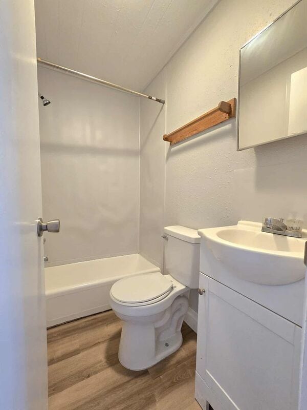 Building Photo - 2219 Everett St