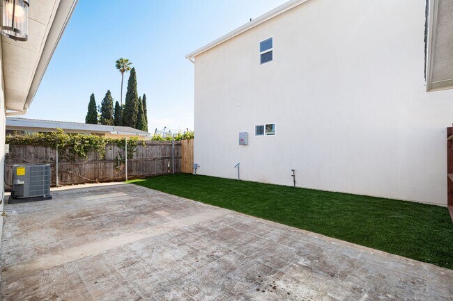 Building Photo - 4626 Derrick Dr