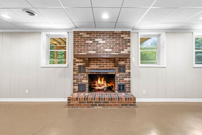 Building Photo - Pet Friendly Three Bedroom with Basement!