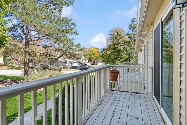 Building Photo - 375 Springlake Ln