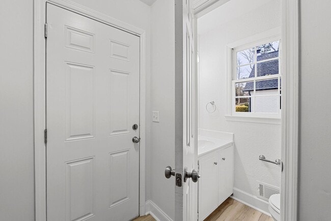 Building Photo - 1306 Dominica Dr