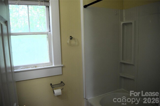 Building Photo - 2736 Peachtree Rd