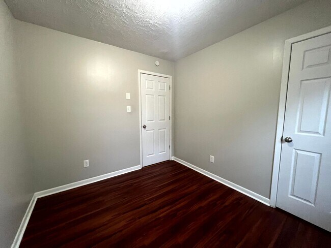 Building Photo - 6545 Amanda Cir