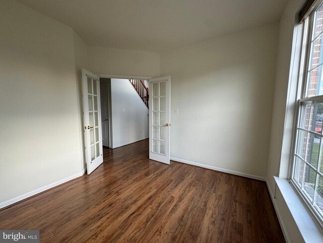 Building Photo - 105 Fredericksburg Dr