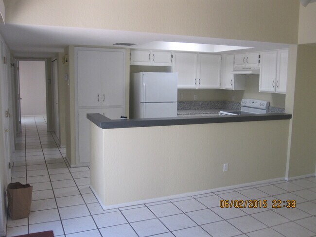 Building Photo - Lazy Creek Townhomes.
